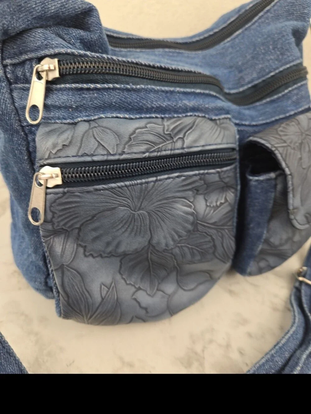 G9ld Coast  Navy Blue Crossbody Bag with Front Pockets